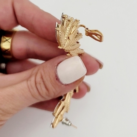NEW ✨️ Single Gold & Crystal Leaf Design Ear Crawler/Cuff Earring - Picture 8 of 10